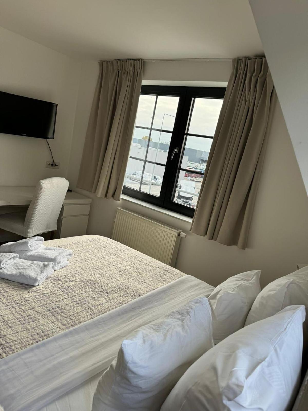 Hotel La Chaumiere Asse Экстерьер фото
