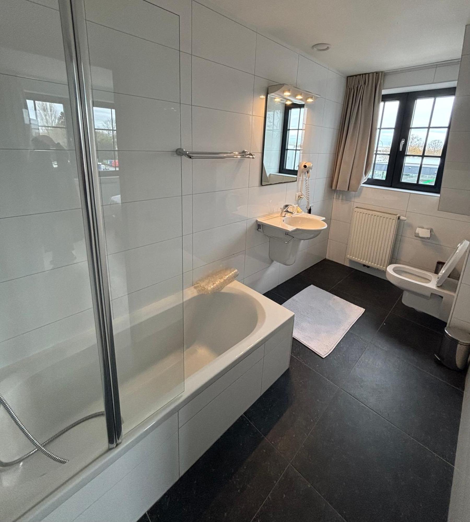 Hotel La Chaumiere Asse Экстерьер фото
