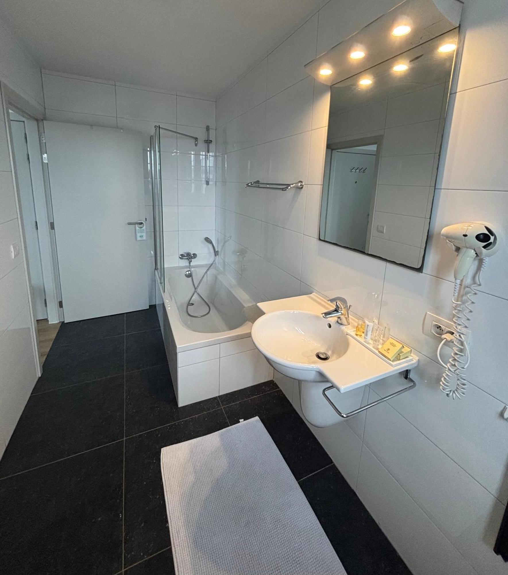 Hotel La Chaumiere Asse Экстерьер фото